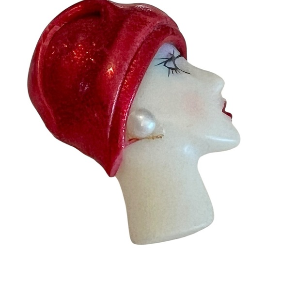 Vintage Art Deco 80s Fashionable Lady Brooch Lapel Pin Flapper - Picture 3 of 6